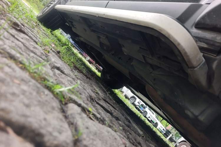 Used Land Rover Discovery 2016 3.0 SC Obsidian Black Heritage Edition HSE Left Side Sill