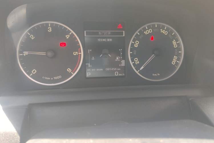 Used Land Rover Discovery 2016 3.0 SDV6 Black Edition HSE Diesel Version Odometer Close Up
