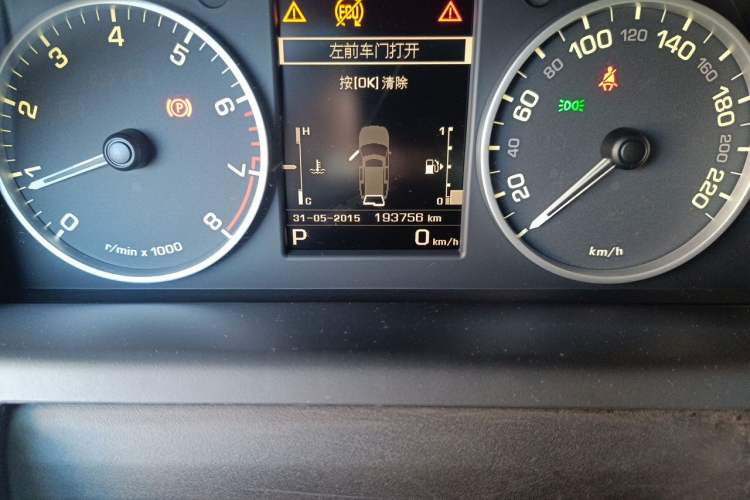 Used Land Rover Discovery 2016 3.0 SC V6 HSE Odometer Close Up