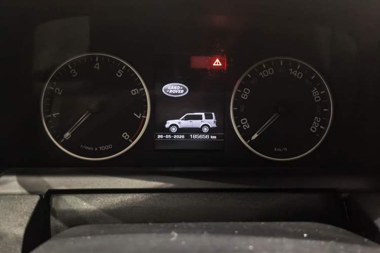 Used Land Rover Discovery 2016 3.0 SC V6 HSE Odometer Close Up