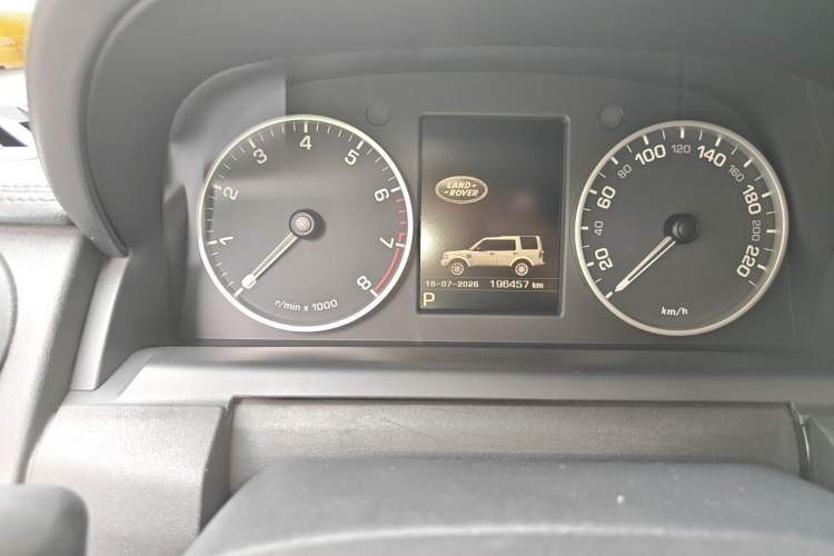 Used Land Rover Discovery 2016 3.0 SC Obsidian Black Heritage Edition SE Odometer Close Up