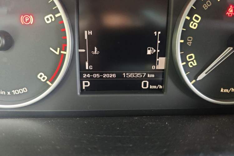 Used Land Rover Discovery 2016 3.0 SC V6 SE Odometer Close Up