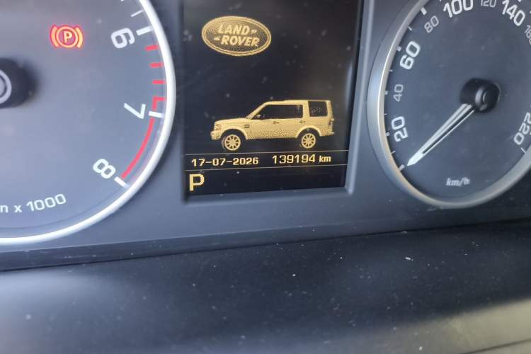 Used Land Rover Discovery 2016 3.0 SC V6 SE Odometer Close Up