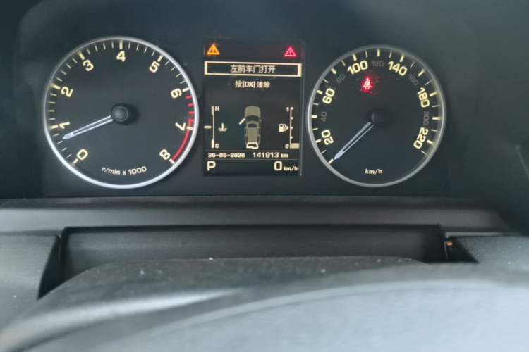 Used Land Rover Discovery 2016 3.0 SC Obsidian Black Heritage Edition SE Odometer Close Up