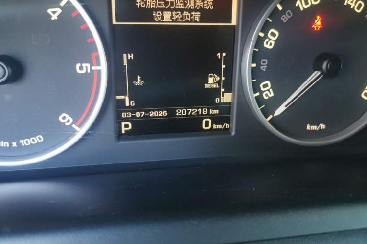 Used Land Rover Discovery 2016 3.0 SDV6 HSE Diesel Edition Odometer Close Up