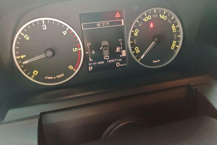 Used Land Rover Discovery 2016 3.0 SDV6 Black Edition HSE Diesel Version Odometer Close Up