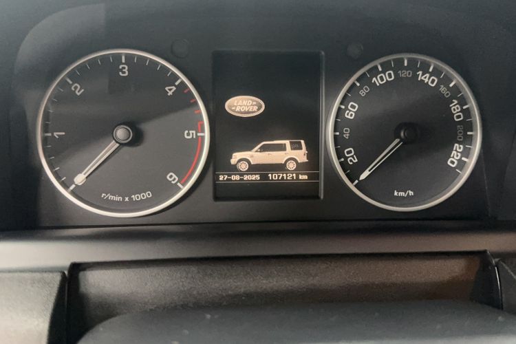 Used Land Rover Discovery 2016 3.0 SDV6 Black Edition HSE Diesel Version Odometer Close Up
