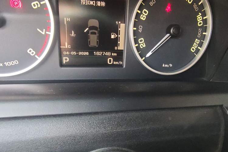 Used Land Rover Discovery  Odometer Close Up