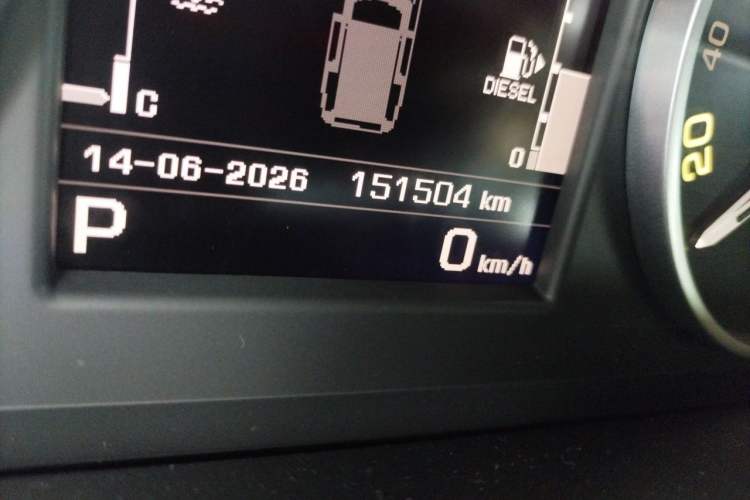 Used Land Rover Discovery 2016 3.0 SDV6 HSE Diesel Edition Odometer Close Up
