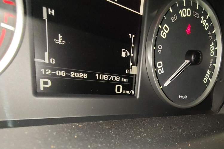 Used Land Rover Discovery 2016 3.0 SC V6 HSE Luxury Odometer Close Up