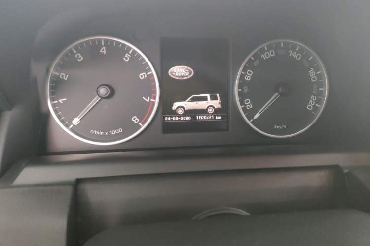 Used Land Rover Discovery 2016 3.0 SC V6 HSE Odometer Close Up