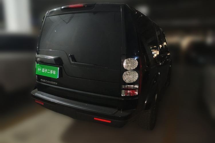 Used Land Rover Discovery 2016 3.0 SC Obsidian Black Heritage Edition SE Rear Right 45 Deg