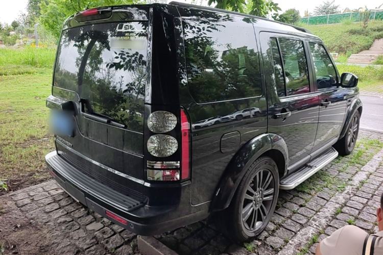 Used Land Rover Discovery 2016 3.0 SC Obsidian Black Heritage Edition HSE Rear Right 45 Deg