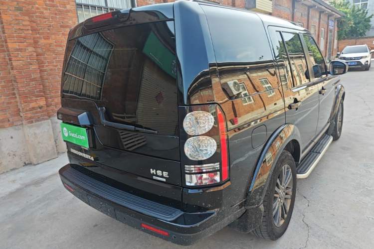 Used Land Rover Discovery 2016 3.0 SC Obsidian Black Heritage Edition HSE Rear Right 45 Deg