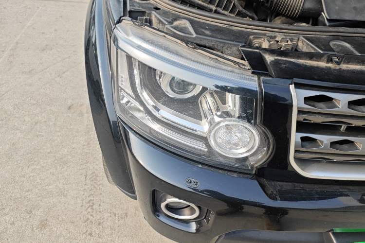 Used Land Rover Discovery 2016 3.0 SC Obsidian Black Heritage Edition SE Right Front Headlight