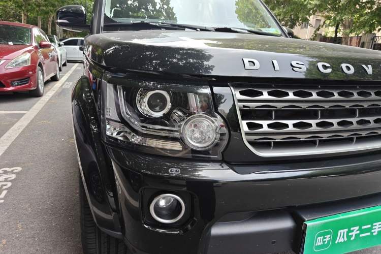 Used Land Rover Discovery 2016 3.0 SC Obsidian Black Heritage Edition SE Right Front Headlight