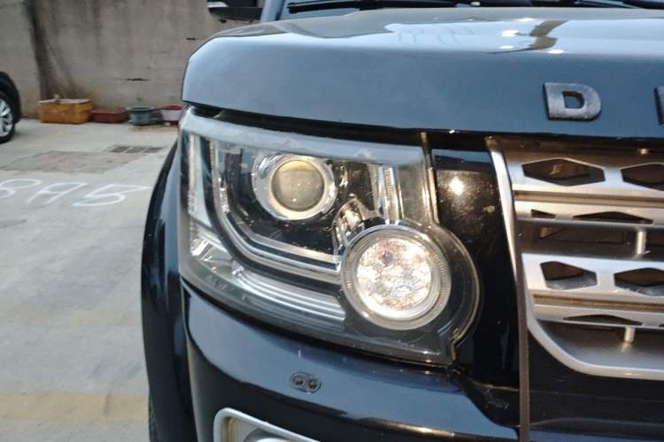 Used Land Rover Discovery 2016 3.0 SC V6 HSE Right Front Headlight