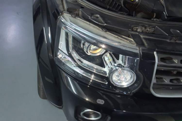 Used Land Rover Discovery  Right Front Headlight