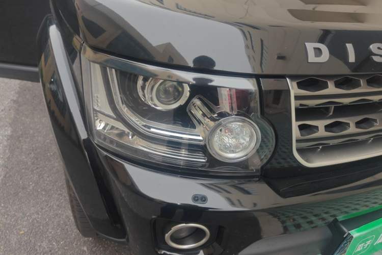 Used Land Rover Discovery 2016 3.0 SC Obsidian Black Heritage Edition HSE Right Front Headlight