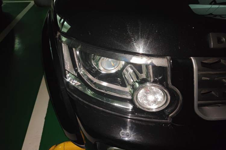Used Land Rover Discovery 2016 3.0 SC Obsidian Black Heritage Edition HSE Right Front Headlight
