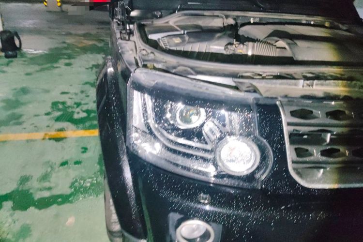 Used Land Rover Discovery 2016 3.0 SC Obsidian Black Heritage Edition HSE Right Front Headlight
