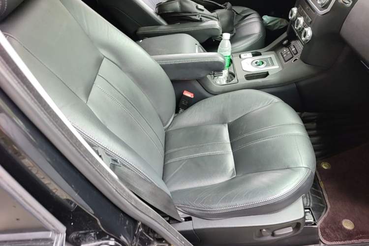 Used Land Rover Discovery 2016 3.0 SC Obsidian Black Heritage Edition HSE Right Front Seat