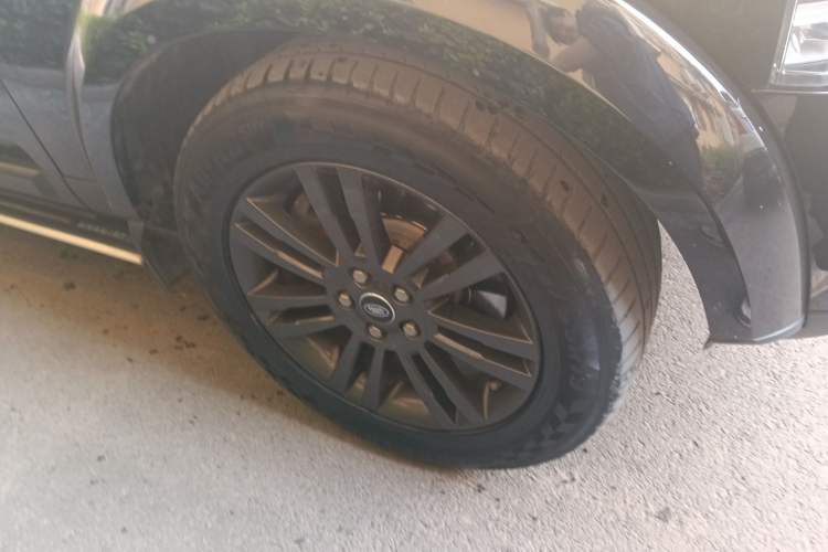 Used Land Rover Discovery  Right Front Wheel Hub