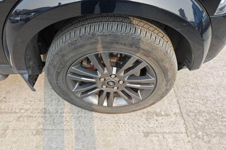 Used Land Rover Discovery 2016 3.0 SC Obsidian Black Heritage Edition SE Right Front Wheel Hub