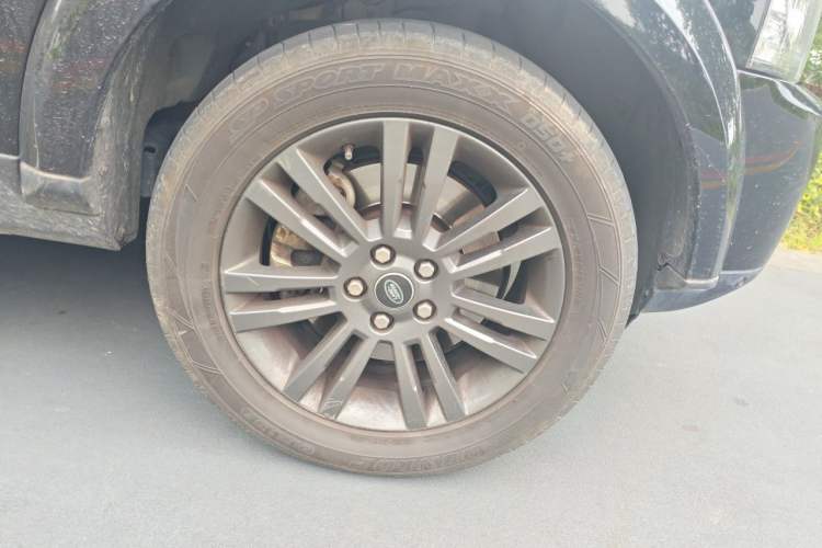 Used Land Rover Discovery 2016 3.0 SC Obsidian Black Heritage Edition HSE Right Front Wheel Hub