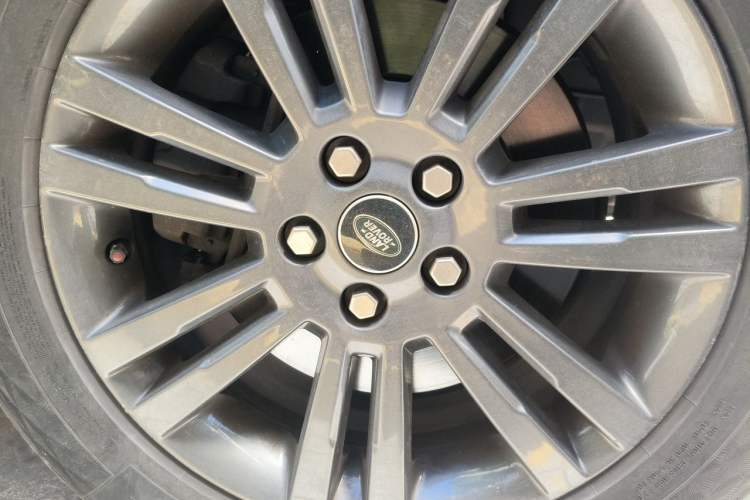 Used Land Rover Discovery 2016 3.0 SC Zhenfeng Limited Edition Right Front Wheel Hub