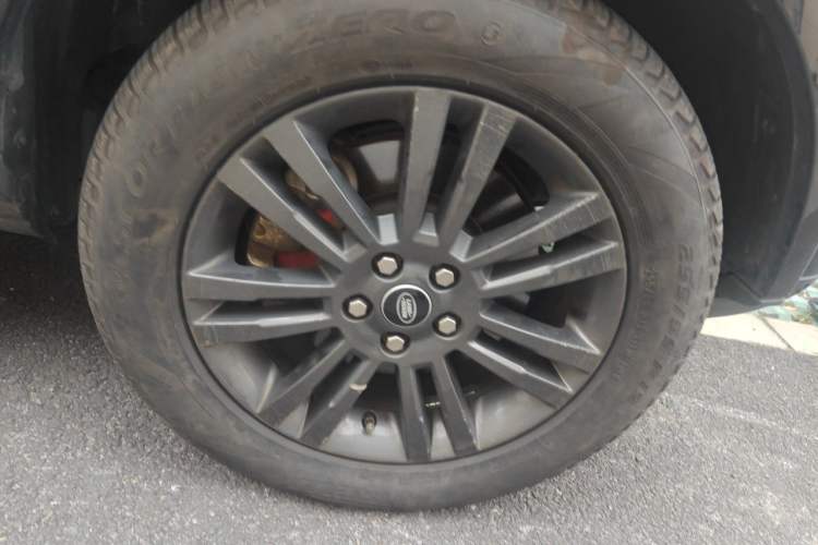 Used Land Rover Discovery 2016 3.0 SC Obsidian Black Heritage Edition HSE Right Front Wheel Hub