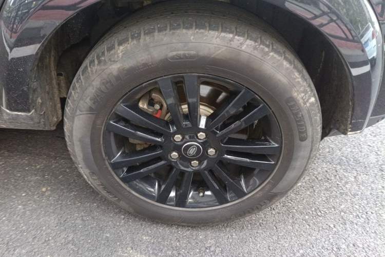 Used Land Rover Discovery 2016 3.0 SC Obsidian Black Heritage Edition HSE Right Front Wheel Hub