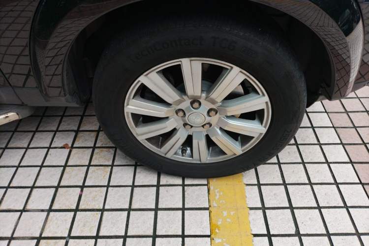 Used Land Rover Discovery 2016 3.0 SDV6 HSE Diesel Edition Right Front Wheel Hub
