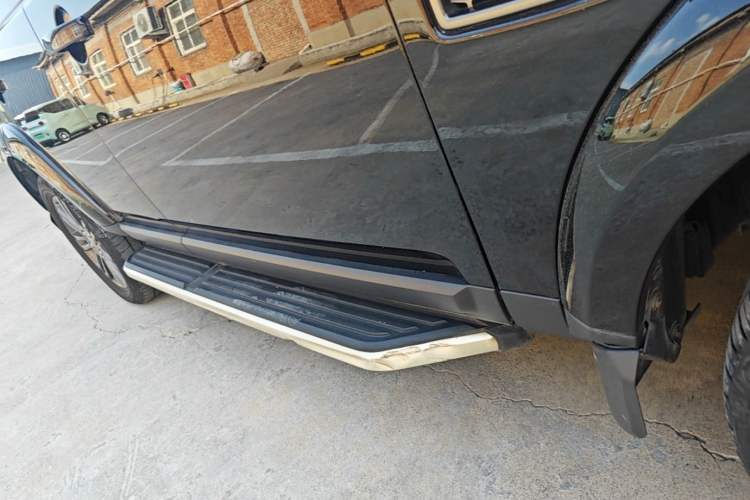 Used Land Rover Discovery 2016 3.0 SC Obsidian Black Heritage Edition HSE Right Side Sill