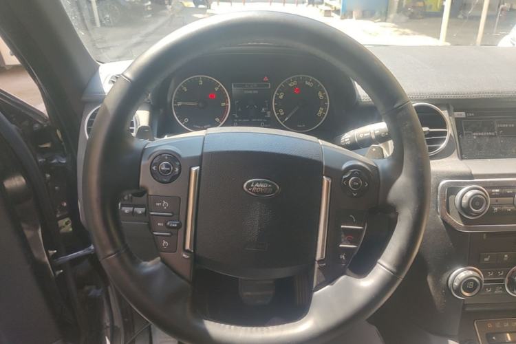 Used Land Rover Discovery 2016 3.0 SDV6 Black Edition HSE Diesel Version Steering Wheel