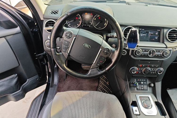 Used Land Rover Discovery 2016 3.0 SC Obsidian Black Heritage Edition SE Steering Wheel