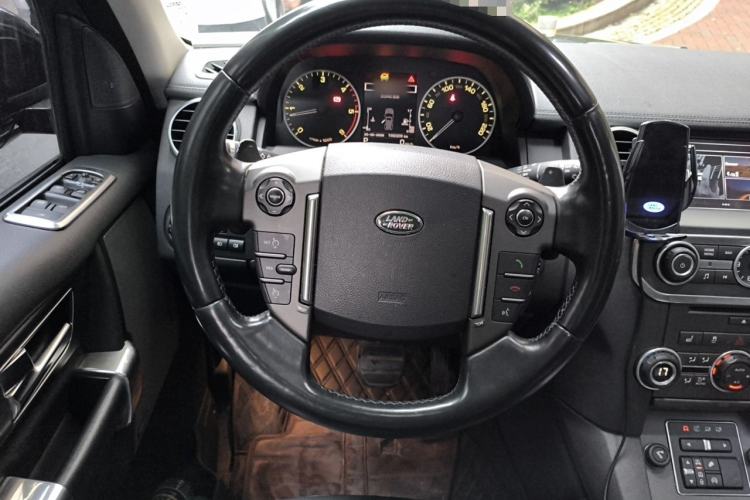 Used Land Rover Discovery 2016 3.0 SDV6 Black Edition HSE Diesel Version Steering Wheel