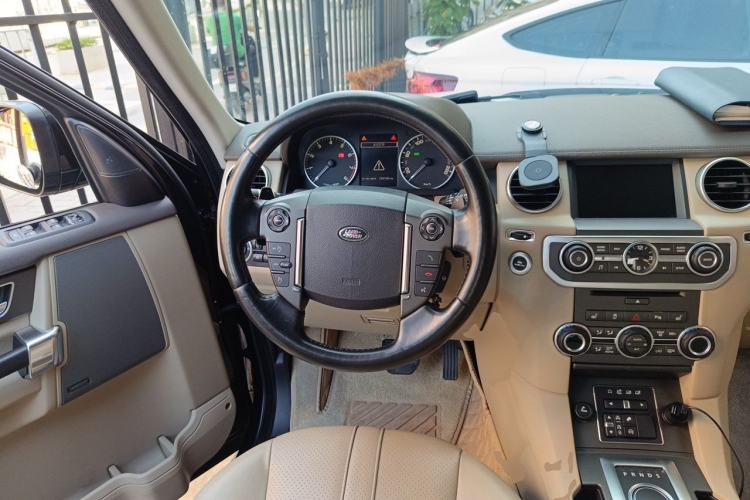 Used Land Rover Discovery 2016 3.0 SC V6 HSE Steering Wheel