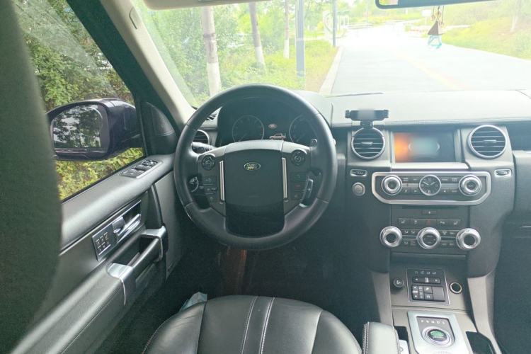 Used Land Rover Discovery 2016 3.0 SC Obsidian Black Heritage Edition HSE Steering Wheel