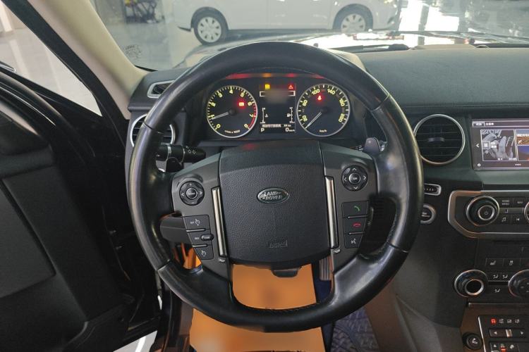 Used Land Rover Discovery 2016 3.0 SC V6 SE Steering Wheel