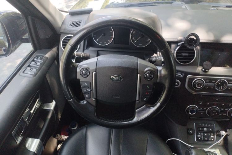 Used Land Rover Discovery 2016 3.0 SC Obsidian Black Heritage Edition SE Steering Wheel
