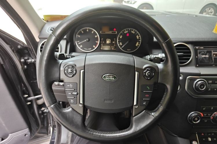 Used Land Rover Discovery 2016 3.0 SC Obsidian Black Heritage Edition SE Steering Wheel