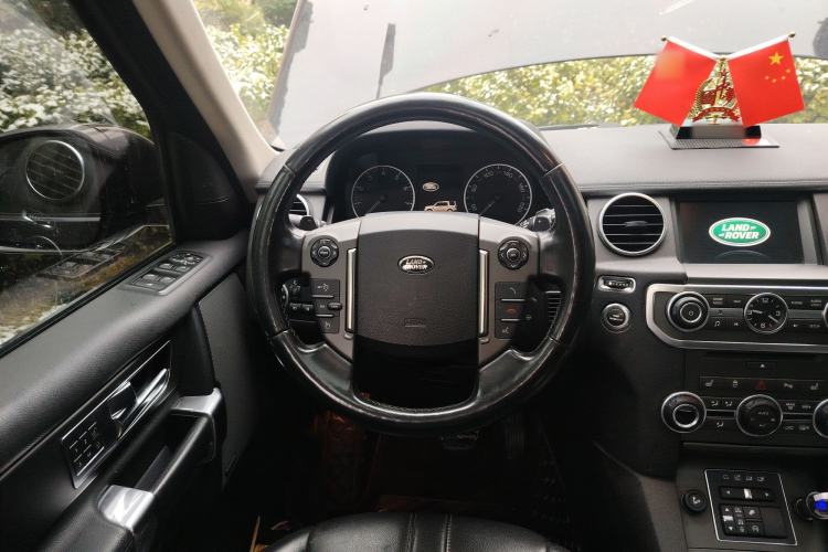 Used Land Rover Discovery 2016 3.0 SC Obsidian Black Heritage Edition SE Steering Wheel