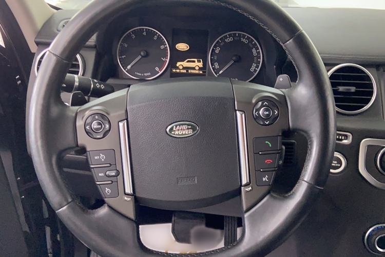 Used Land Rover Discovery 2016 3.0 SC Obsidian Black Heritage Edition SE Steering Wheel