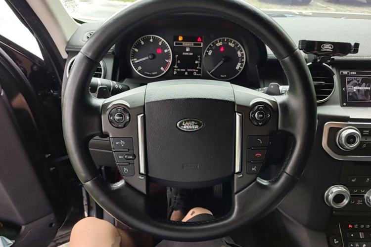 Used Land Rover Discovery 2016 3.0 SC Obsidian Black Heritage Edition HSE Steering Wheel