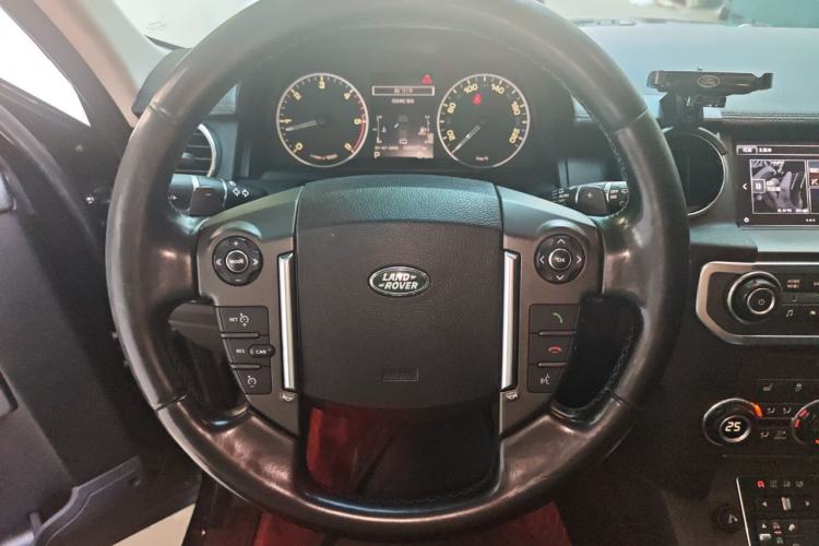 Used Land Rover Discovery 2016 3.0 SDV6 Black Edition HSE Diesel Version Steering Wheel