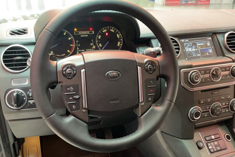 Used Land Rover Discovery 2016 3.0 SC Obsidian Black Heritage Edition SE Steering Wheel