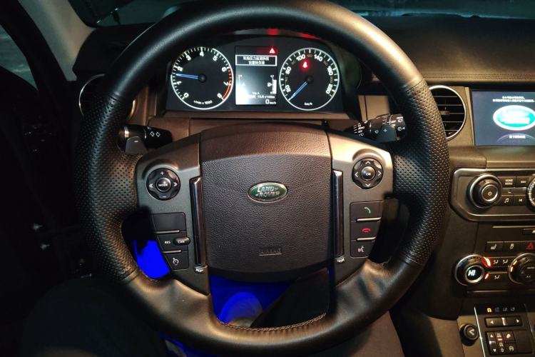 Used Land Rover Discovery 2016 3.0 SC Obsidian Black Heritage Edition SE Steering Wheel