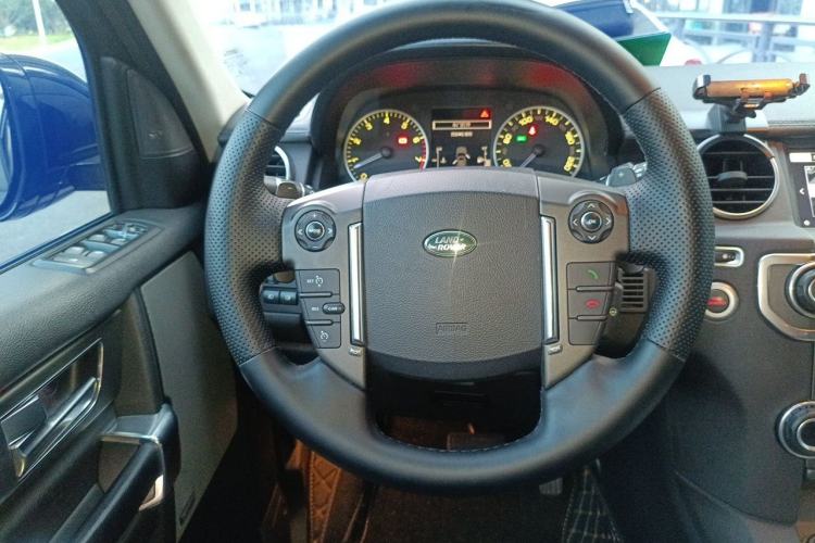 Used Land Rover Discovery 2016 3.0 SC Obsidian Black Heritage Edition HSE Steering Wheel