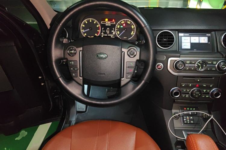 Used Land Rover Discovery 2016 3.0 SC Obsidian Black Heritage Edition HSE Steering Wheel
